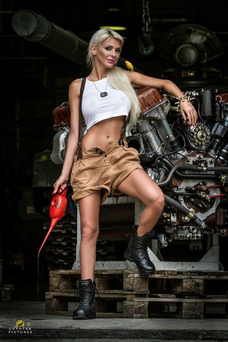 Девушки электрики