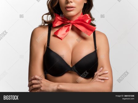 Девушка с большим грудью