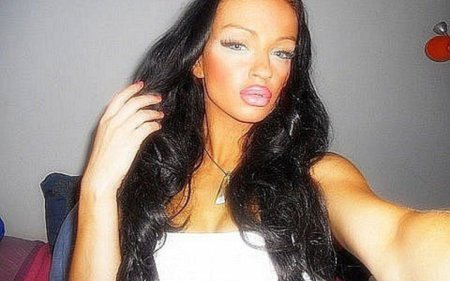 Девушки с накачанными губами