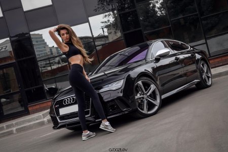 Девушка и машина