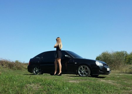 Черная приора хэтчбек