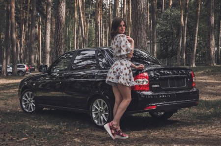 Лада приора и девушки