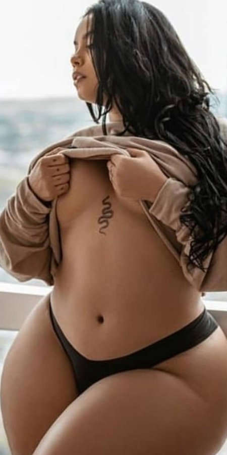 Пышная женщина