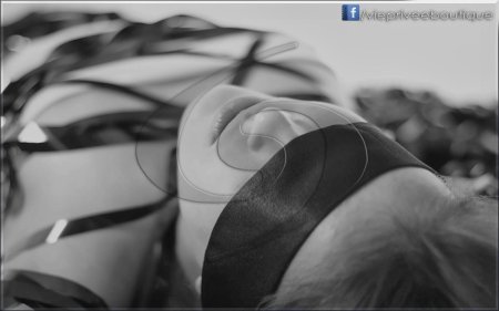 Связанные женщины