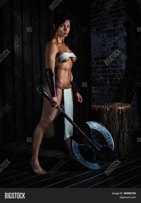 Женщина палач