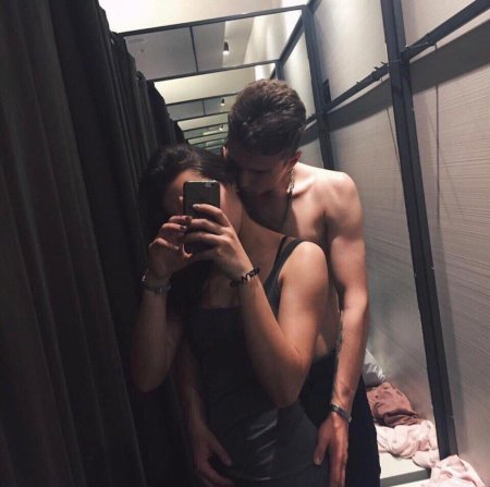 Эротическое селфи пары