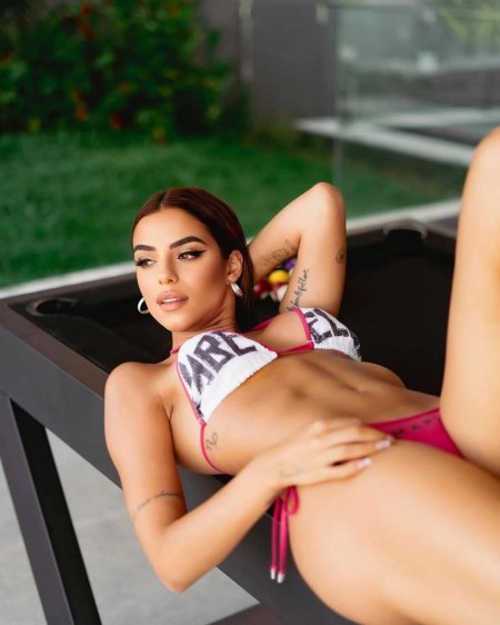 Красивая волейболистка