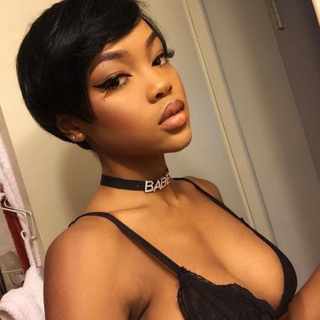 Темнокожая грудь