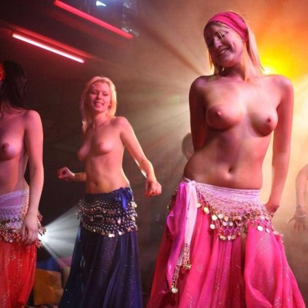 Голые девушки танцы