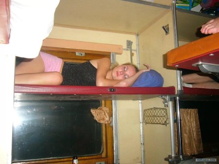 Девушки в плацкартном вагоне