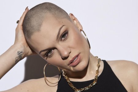 Певица слава лысая