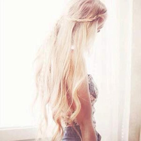 Блондинка с длинными волосами