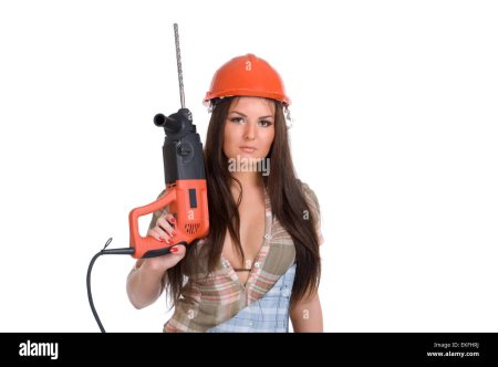 Девушка с перфоратором