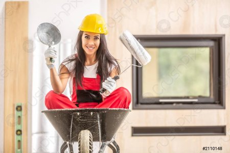 Девушка на стройке