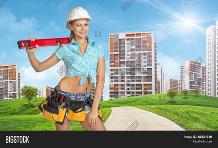Женщины со строительным инструментом