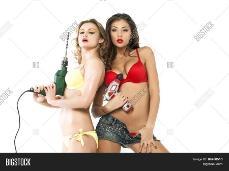 Эротичная девушка строитель