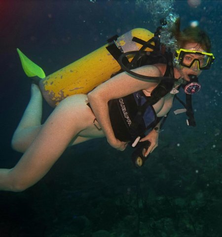 Девушка с аквалангом