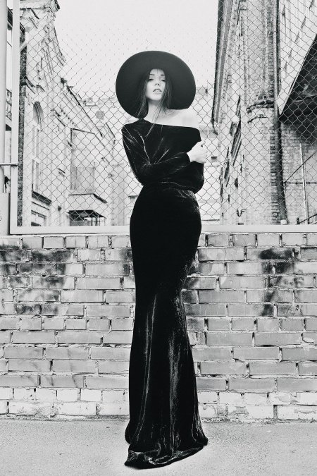 Длинное черное платье