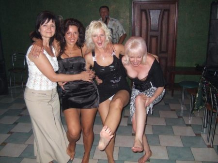 Взрослые женщины на корпоративах