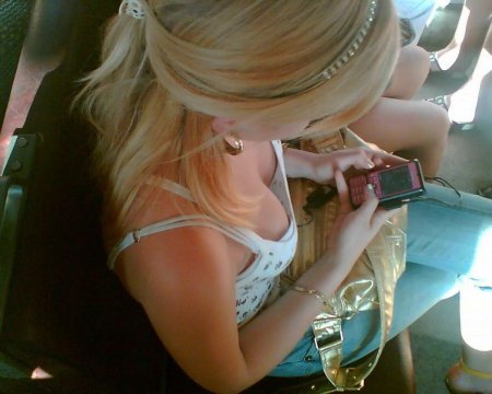 Downblouse в автобусе