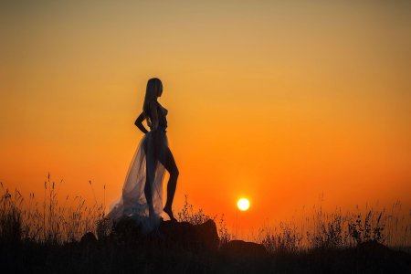 Девушки на закате