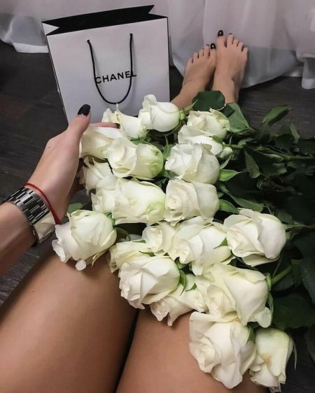 В руки букеты