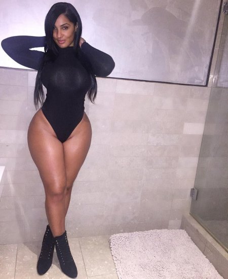 Бедра большие