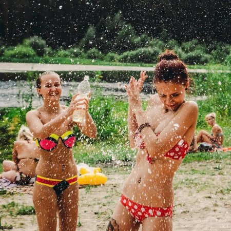 Источник хорошего настроения девушки