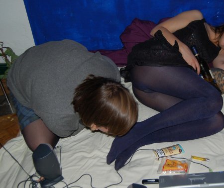 Пьяные девушки в колготках