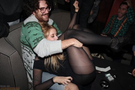 Пьяные женщины в колготках