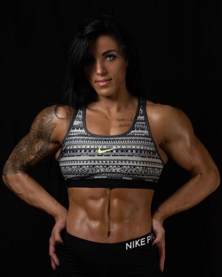 Девушка бодибилдинг