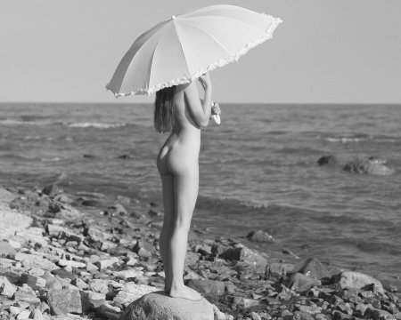 Девушка с зонтиком