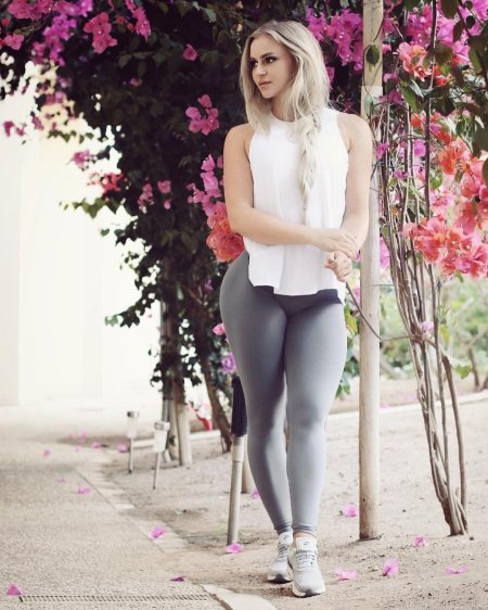 Анна нистром в леггинсах