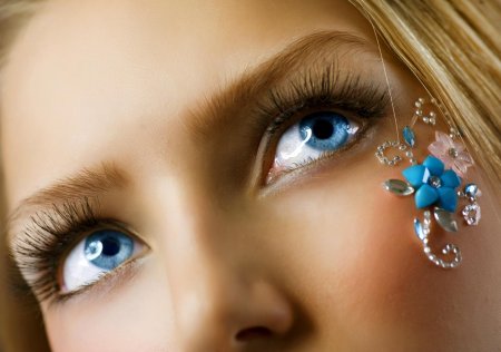 Красивая глаза