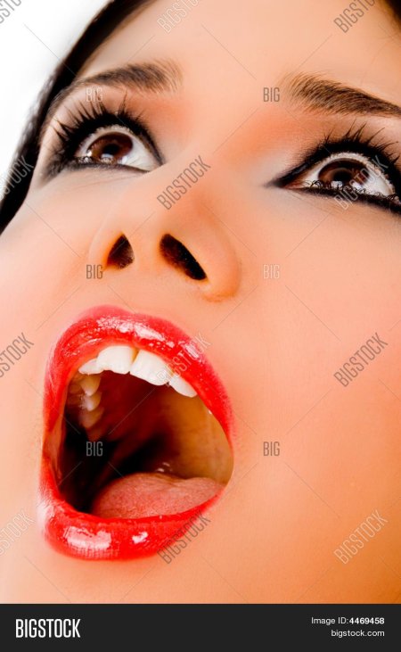 Открытый рот женщины