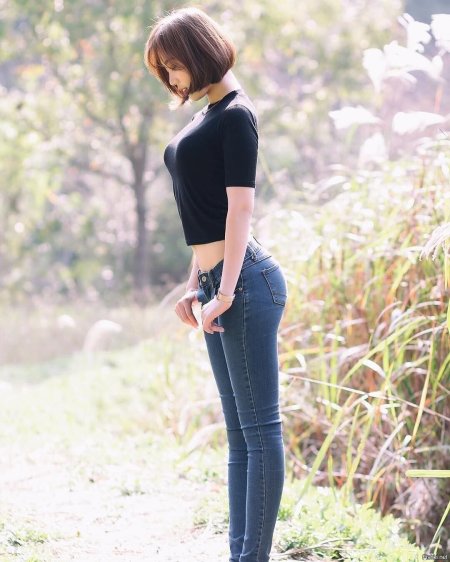Японские девушки в джинсах