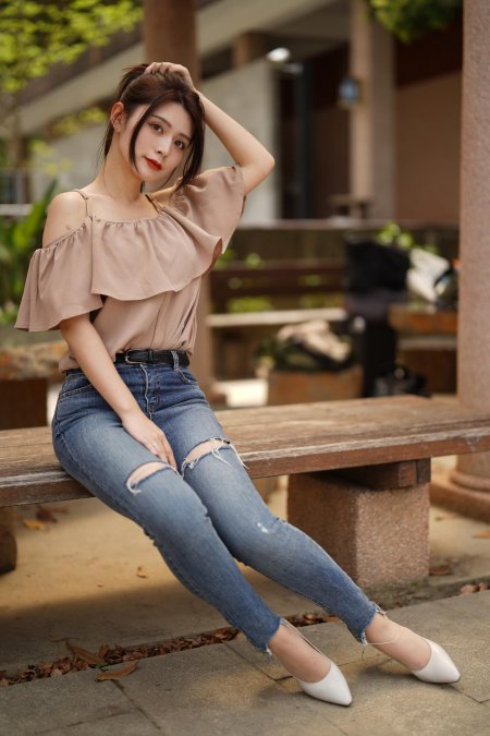 Девушка джинсах