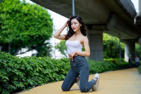 Девушка брюнетка азиатка