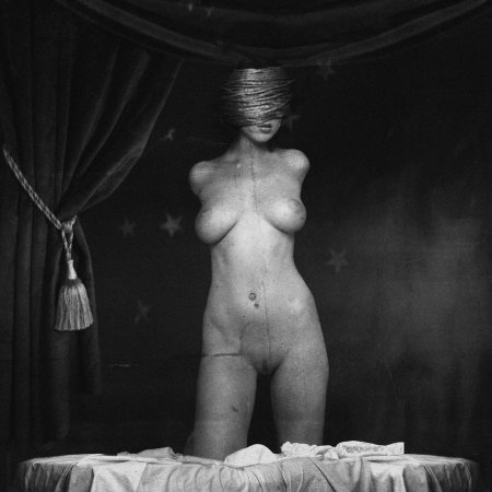 Сюрреализм девушки эро