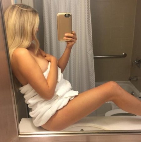 Девушка в полотенце домашнее