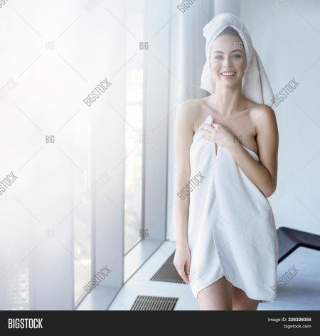 Женщина в полотенце