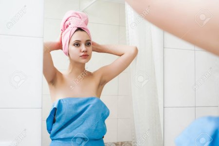 Девушка в полотенце