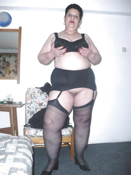 Толстушка в чулках