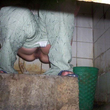 Женщина в туалете