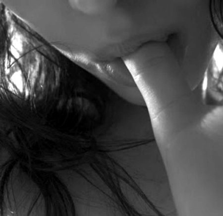 Палец во рту