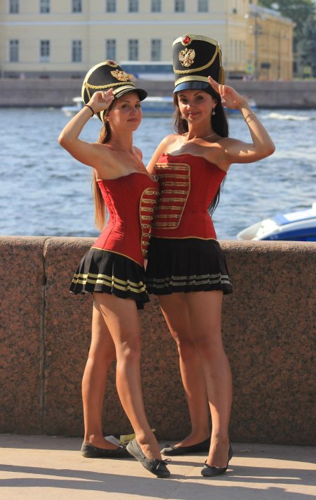 Дворцовая площадь гусарочки