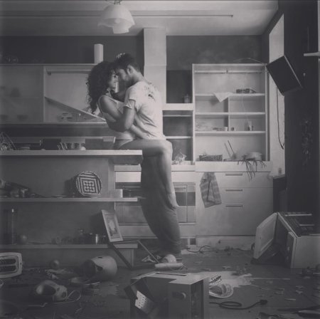 Мужчина и женщина на кухне