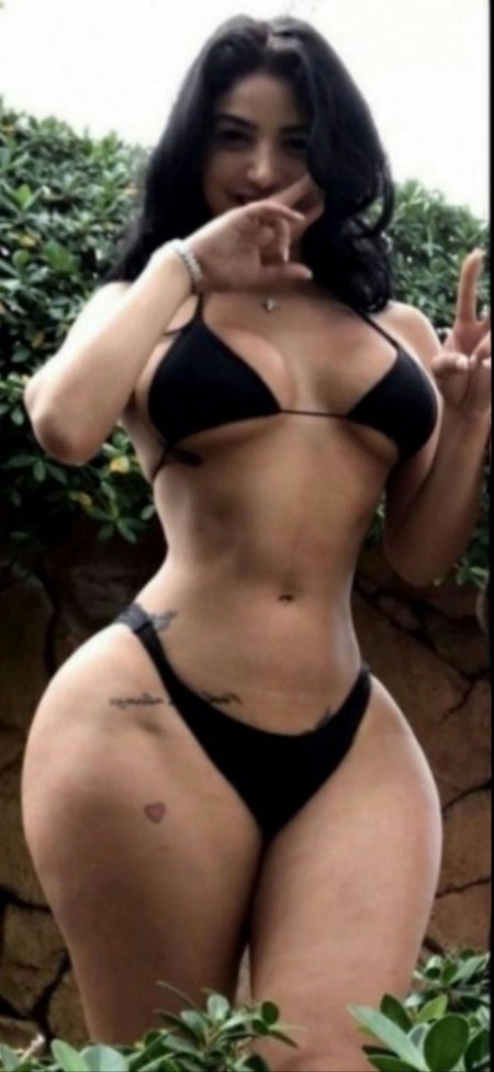 Девушки с большими бедрами