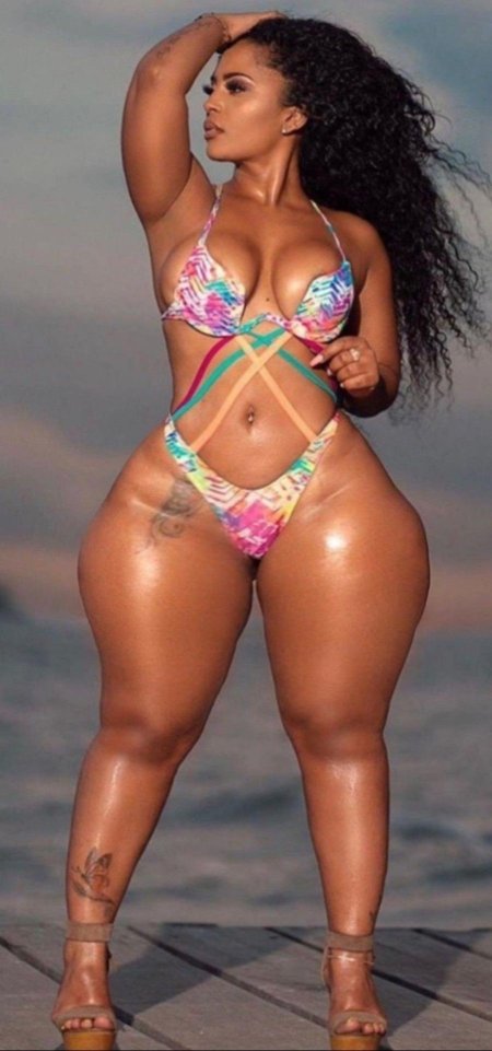 Огромные бедра красивые