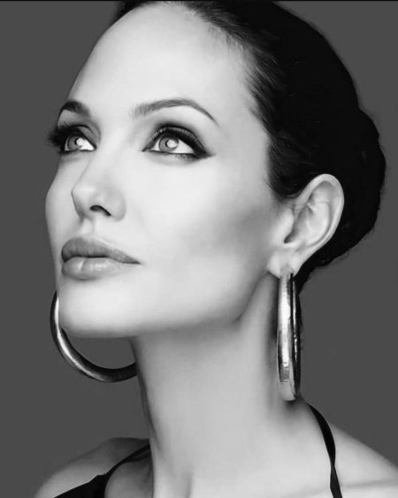 Анджелина джоли портрет